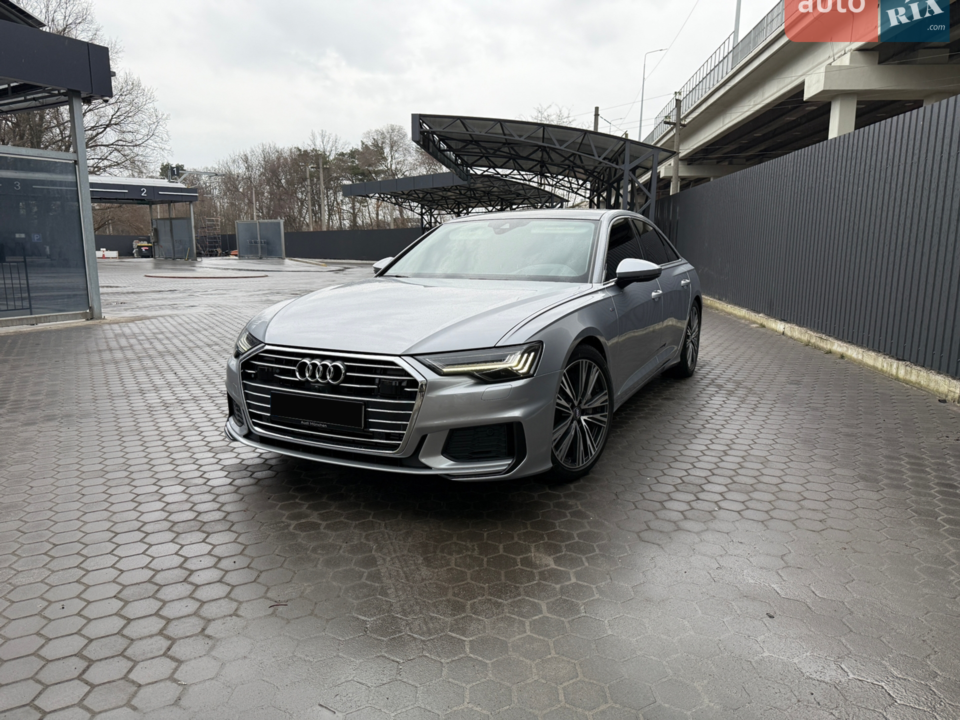 Audi A6 2018 VIN WAUM2AF24KN051949 фото оголошення 4 з 31