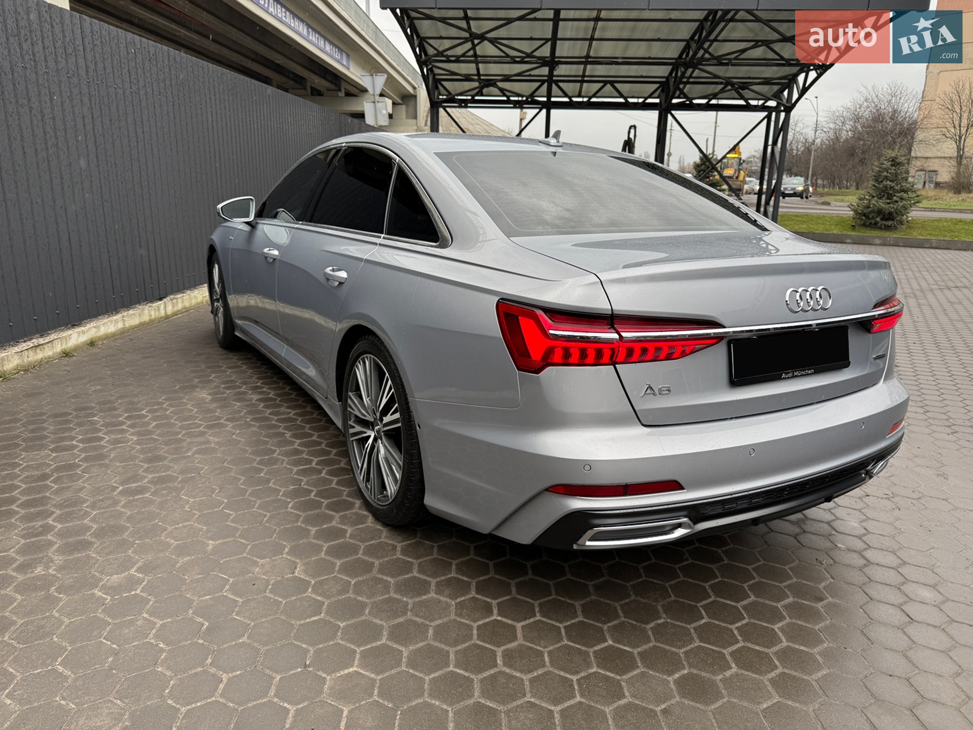 Audi A6 2018 VIN WAUM2AF24KN051949 фото оголошення 8 з 31