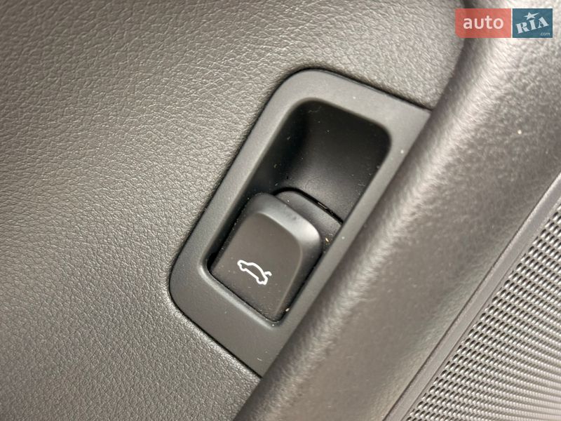 Седан Audi A6 2013 в Дубровице