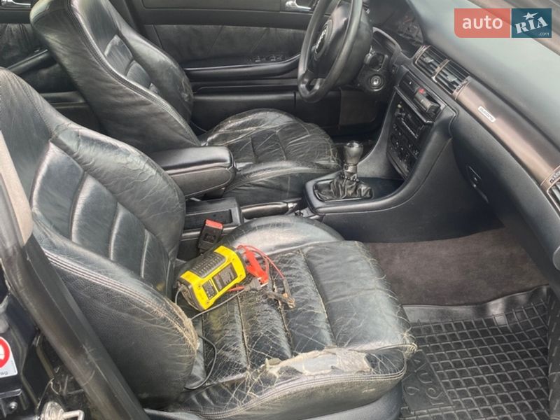 Универсал Audi A6 1999 в Остроге
