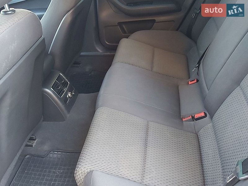 Седан Audi A6 2006 в Ромнах