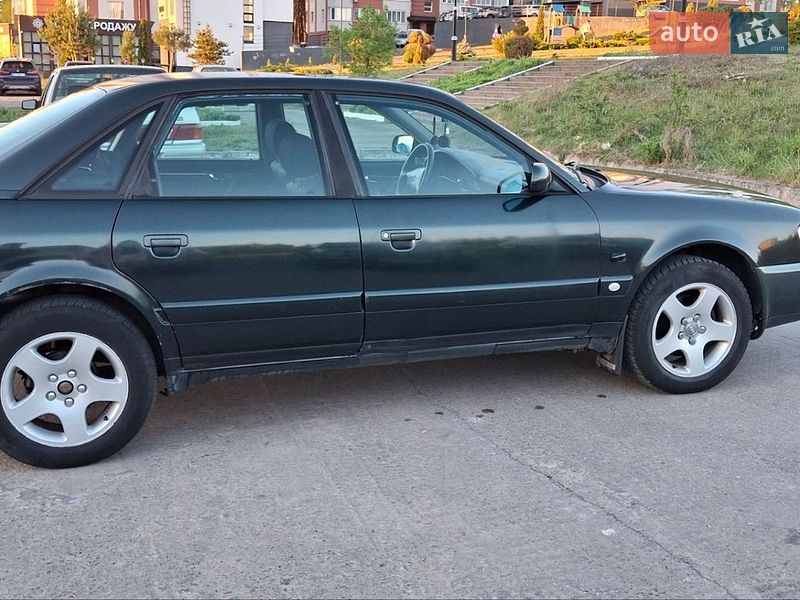 Седан Audi A6 1995 в Вараше