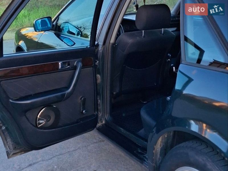 Седан Audi A6 1995 в Вараше