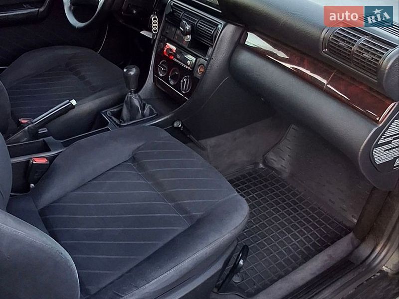 Седан Audi A6 1995 в Вараше
