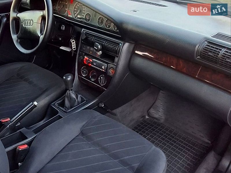 Седан Audi A6 1995 в Вараше