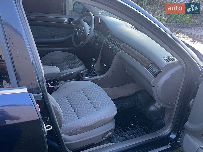 Седан Audi A6 2001 в Городке
