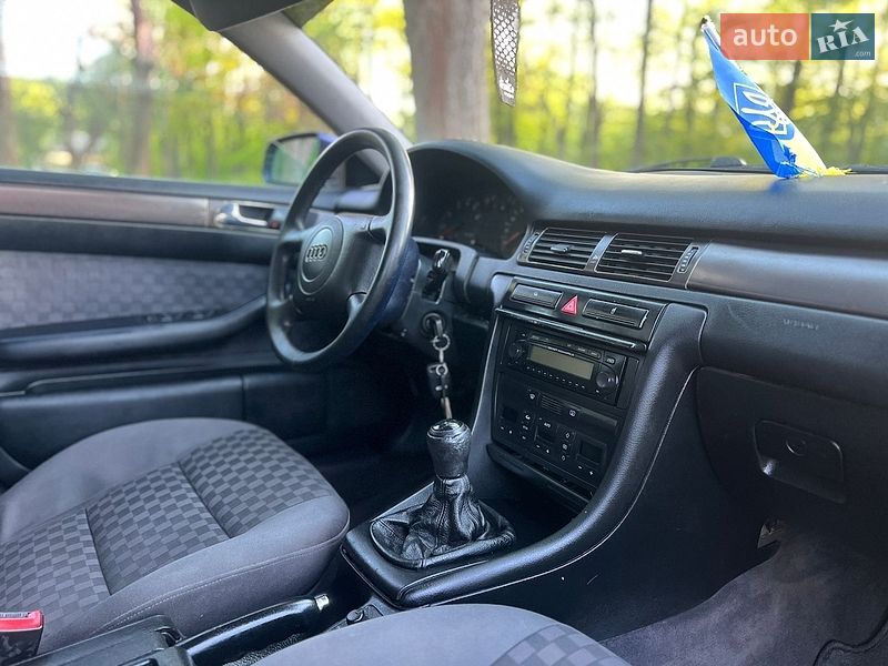 Седан Audi A6 1998 в Жовкве