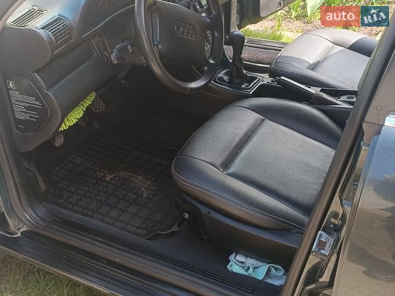 Седан Audi A6 1995 в Черкасах