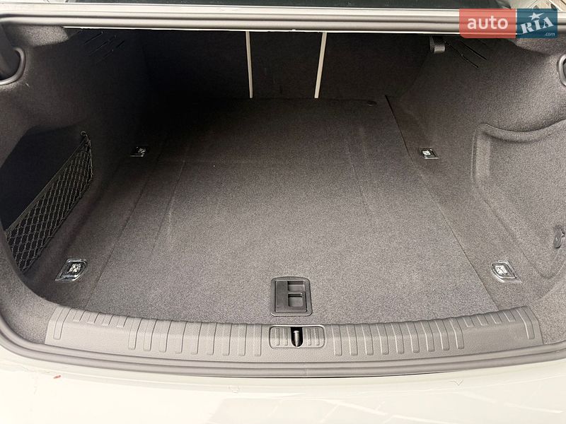 Седан Audi A6 2024 в Львове