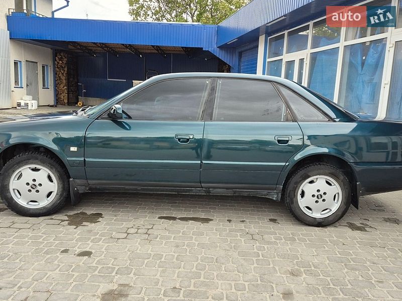 Седан Audi A6 1995 в Кременце