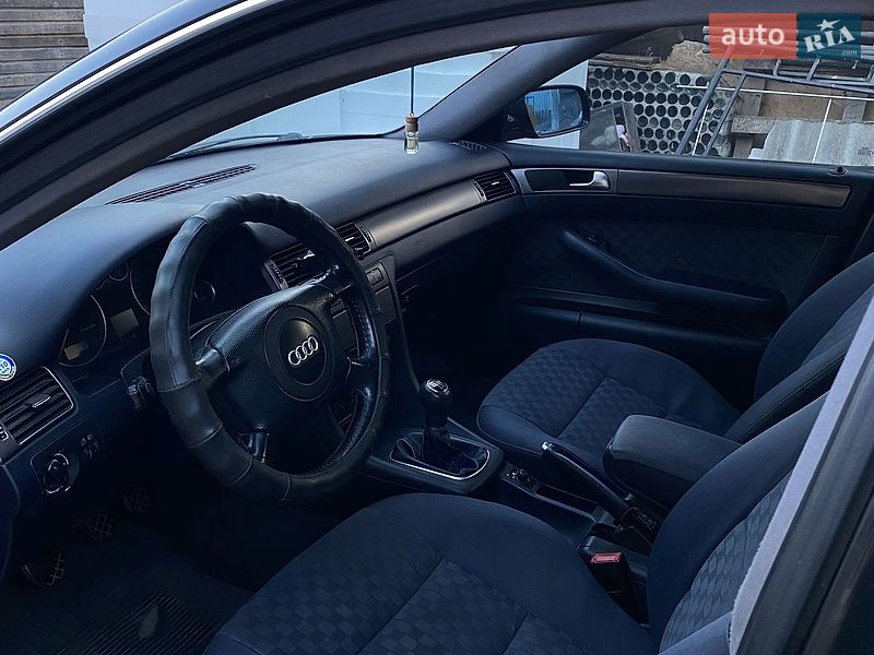 Седан Audi A6 2002 в Остроге