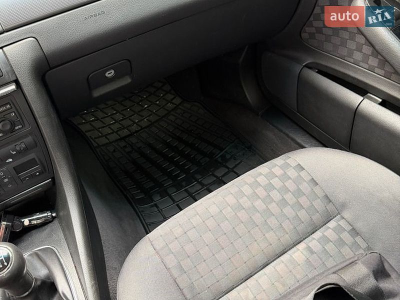 Седан Audi A6 2002 в Любомлі