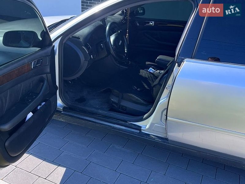 Универсал Audi A6 1999 в Вараше