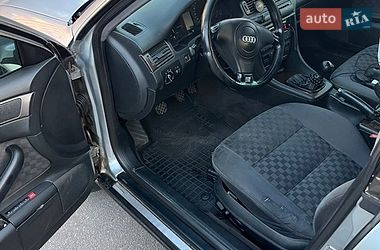 Седан Audi A6 1999 в Каневі