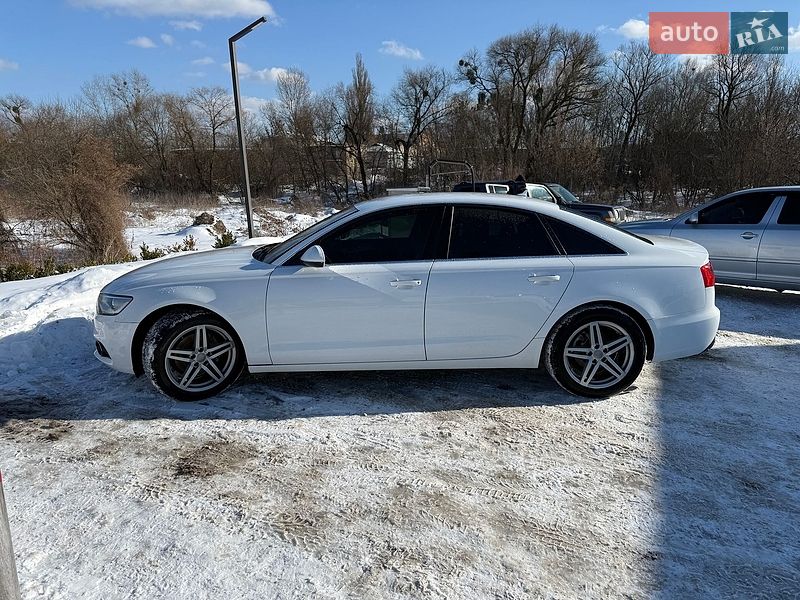 Седан Audi A6 2012 в Бучі