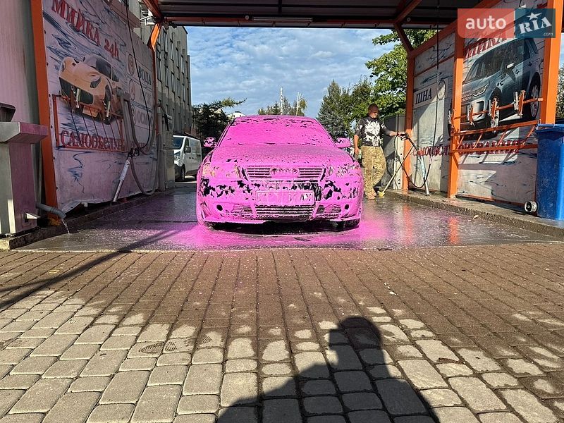 Седан Audi A6 2000 в Долине
