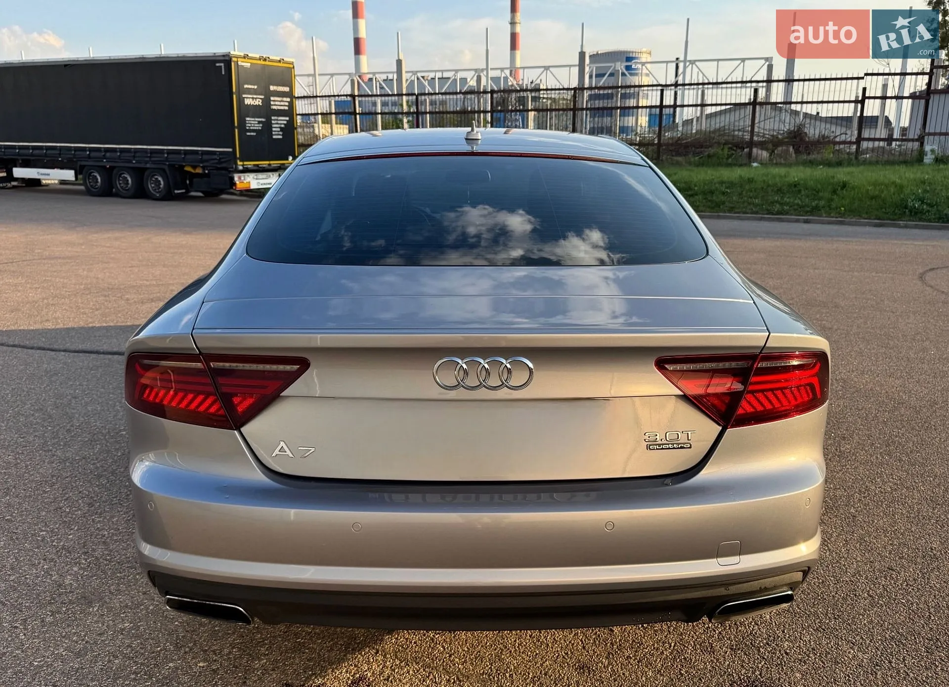 Audi A7 Sportback 2017 VIN WAUW2AFC9HN093351 фото оголошення 4 з 13