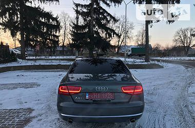 Седан Audi A8 2014 в Староконстантинове