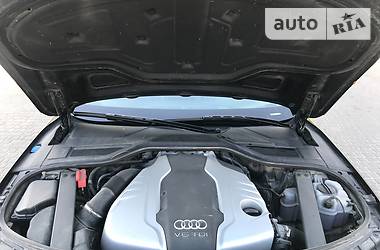 Седан Audi A8 2016 в Одесі