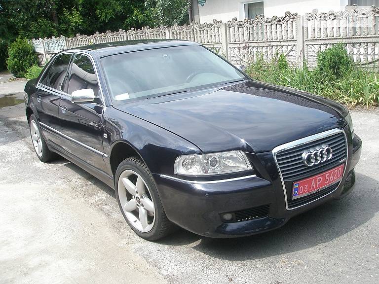 Седан Audi A8 2000 в Нововолынске