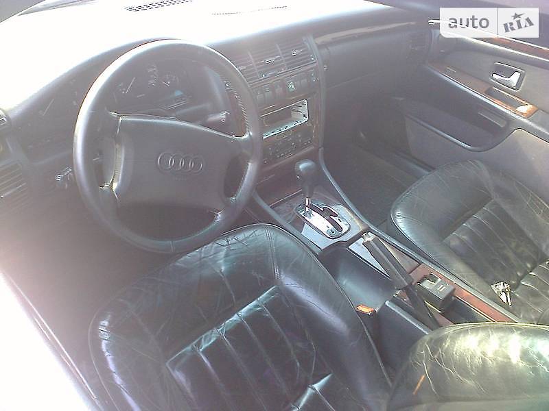 Седан Audi A8 1994 в Києві