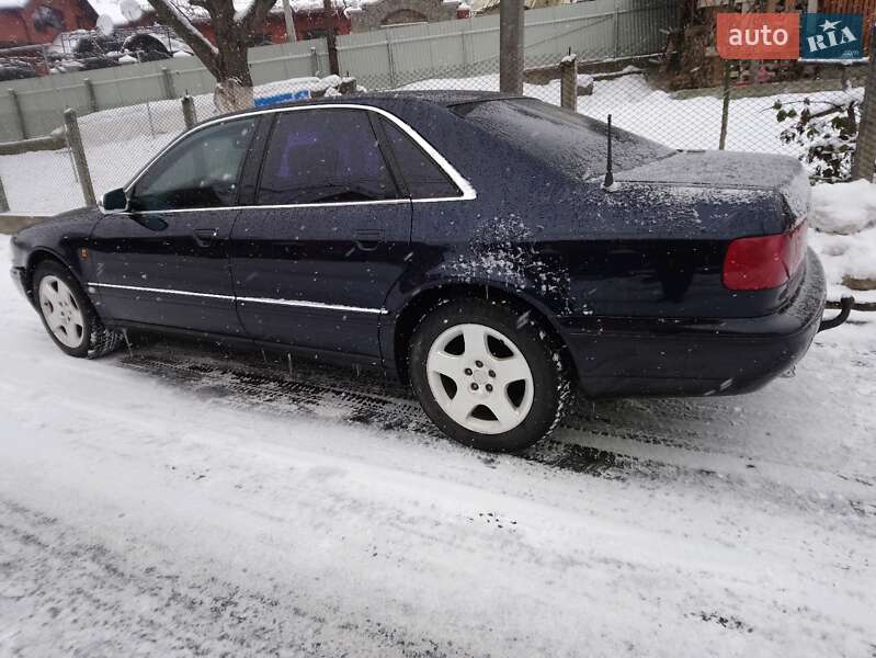 Седан Audi A8 1997 в Тячеві