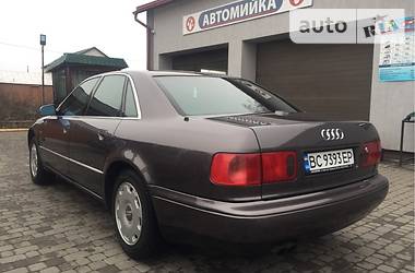 Седан Audi A8 1998 в Городке