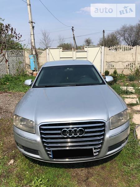 Седан Audi A8 2005 в Краснограді