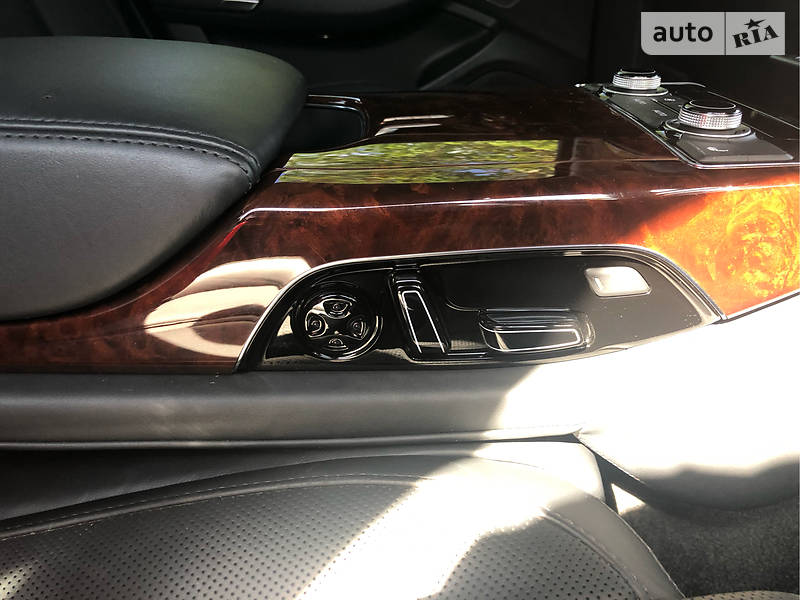 Седан Audi A8 2011 в Одесі