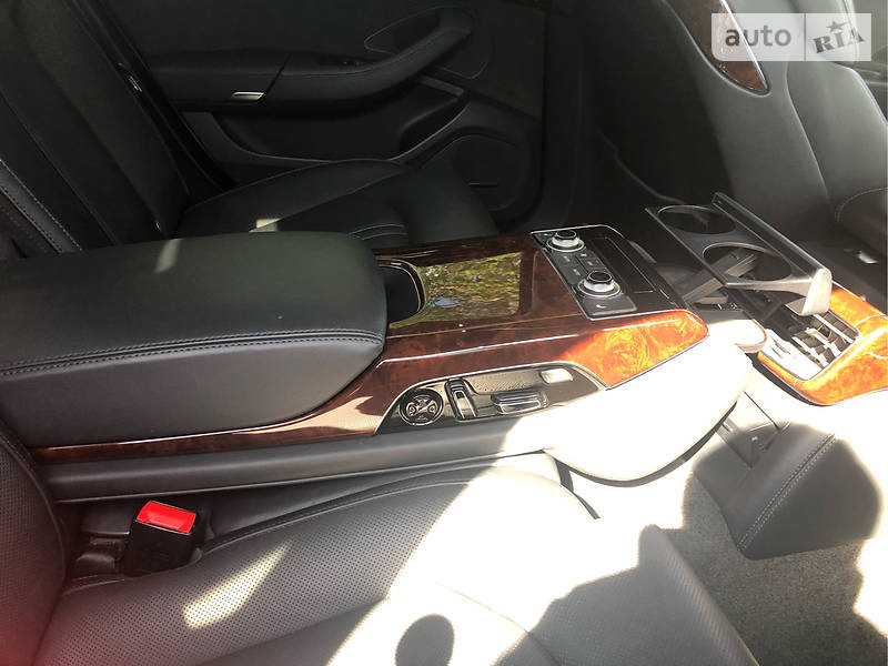 Седан Audi A8 2011 в Одесі