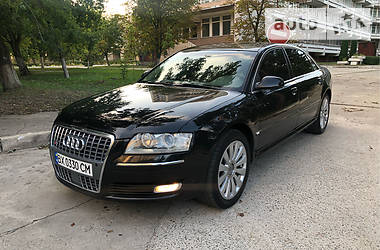 Седан Audi A8 2005 в Нетешине