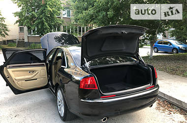 Седан Audi A8 2005 в Нетешине