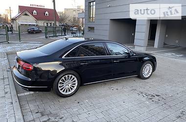 Седан Audi A8 2015 в Львові
