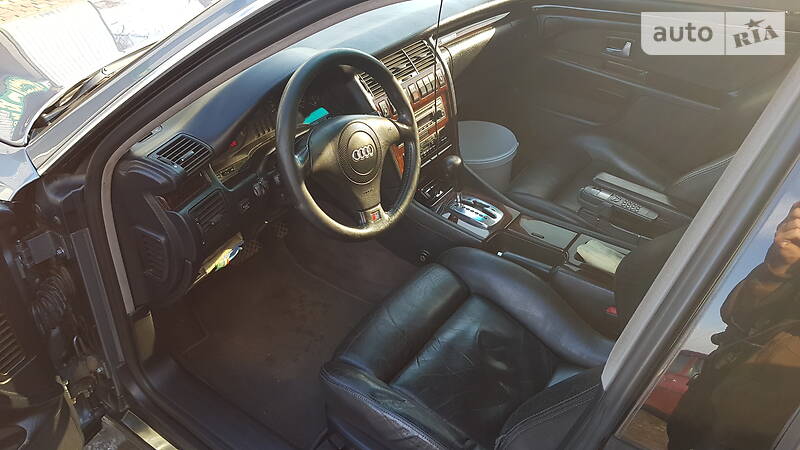 Седан Audi A8 1998 в Чорткові
