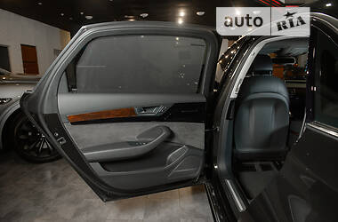 Седан Audi A8 2017 в Одесі