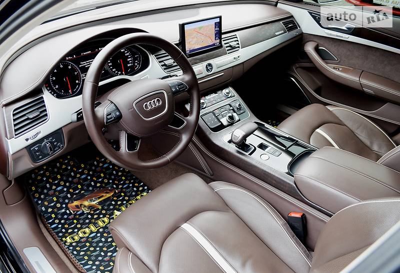 Седан Audi A8 2012 в Одесі