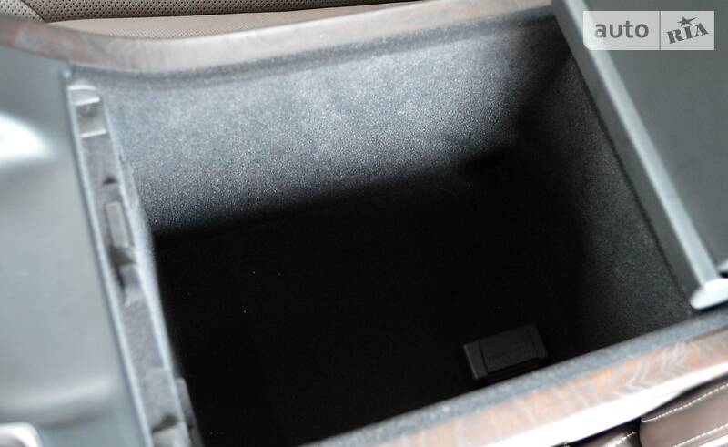 Седан Audi A8 2012 в Одесі