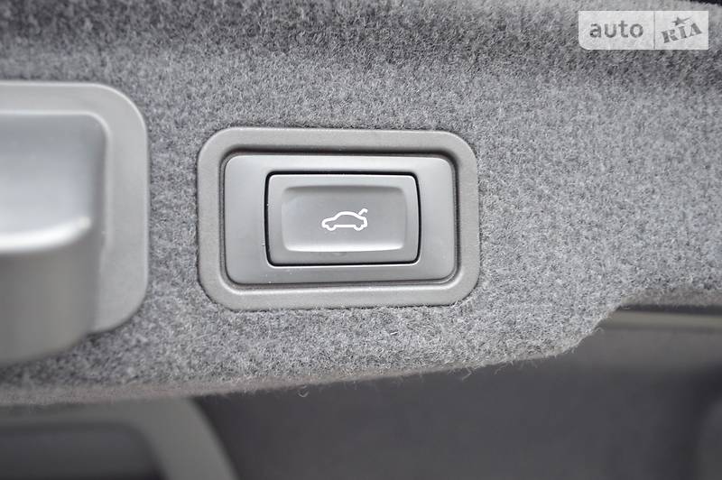 Седан Audi A8 2012 в Одесі