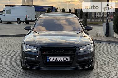 Седан Audi A8 2010 в Иршаве