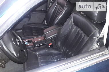 Седан Audi A8 1995 в Мостиске