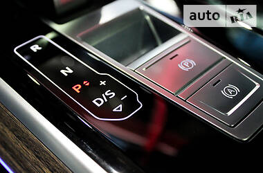 Седан Audi A8 2017 в 