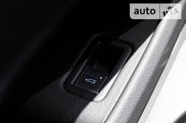 Седан Audi A8 2017 в 
