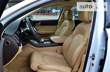 Седан Audi A8 2017 в 