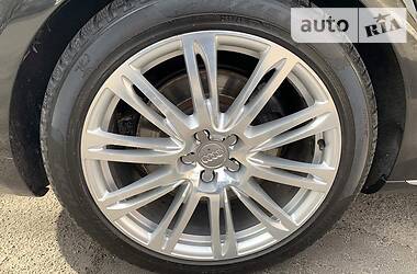 Седан Audi A8 2012 в 