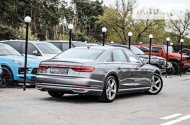 Седан Audi A8 2017 в 