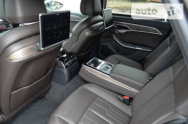 Седан Audi A8 2017 в 
