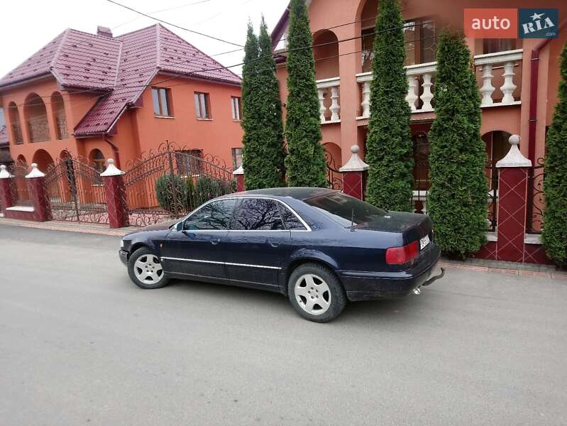 Седан Audi A8 1997 в Тячеві