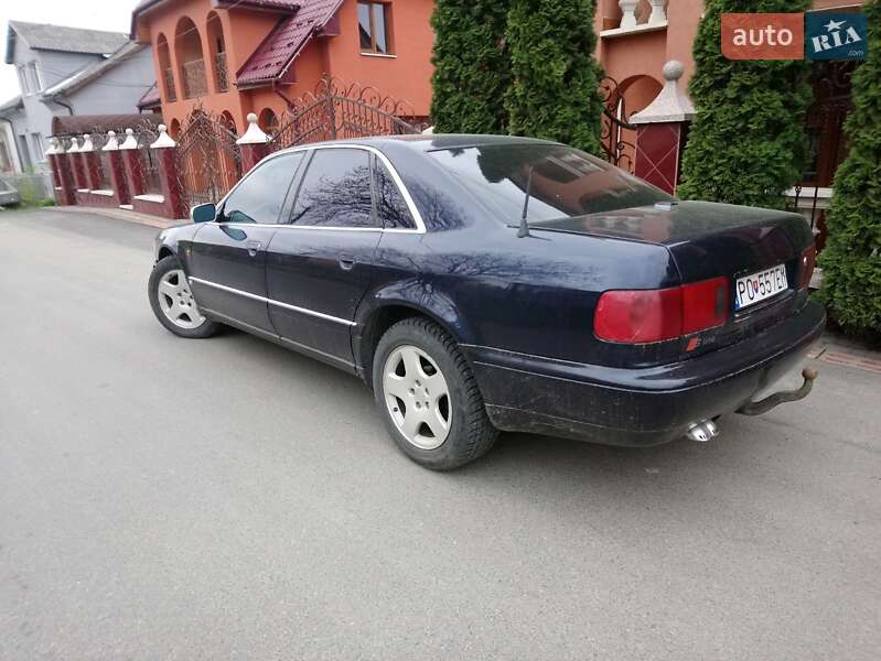 Седан Audi A8 1997 в Тячеві