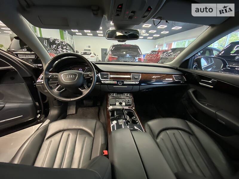 Седан Audi A8 2012 в Одесі