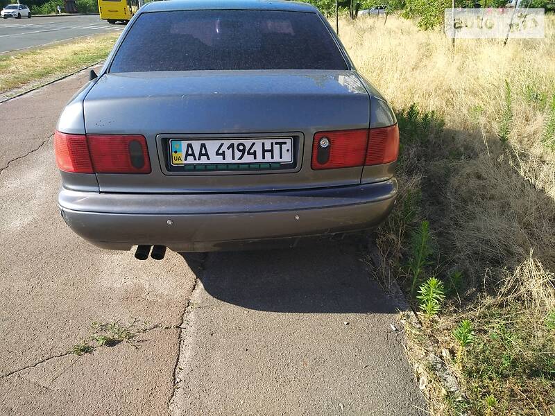 Седан Audi A8 1994 в Києві